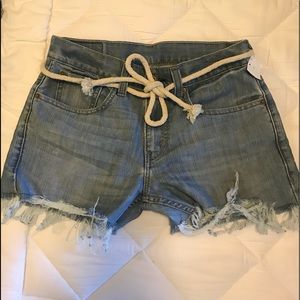 Levi shorts with rope belt